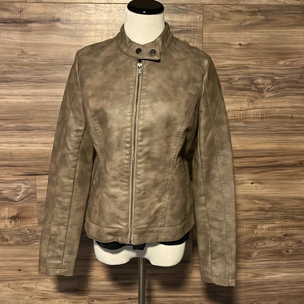 New with tags Tan pleather jacket silver zippers size small